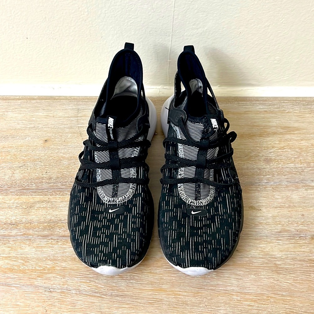 Nike running shoes.flex contact without shoelaces.Great condition.$35 or best